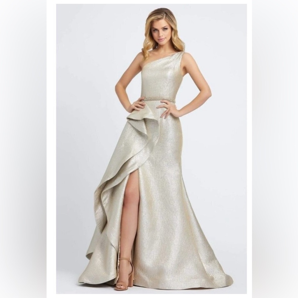 Mac Duggal One Shoulder Metallic Ruffled Evening Gown in Oyster Size 6 NWT